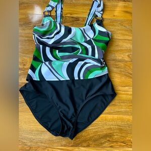 Stylish Silhouette Solution One Piece Swimsuit size 14D resort wear